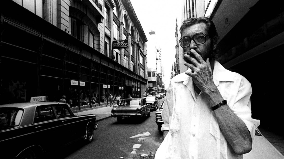 Alfonsín no recibió a Cortázar en 1983 por consejo de Brandoni