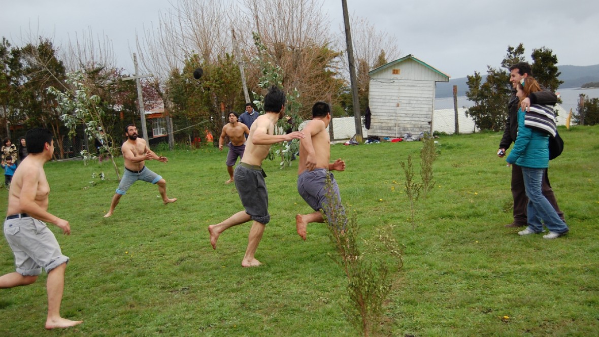 Linao: el deporte guerrero de los pueblos originarios de Chilwe - El Extremo Sur