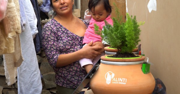 Alinti, la maceta peruana que produce energía limpia a partir de las